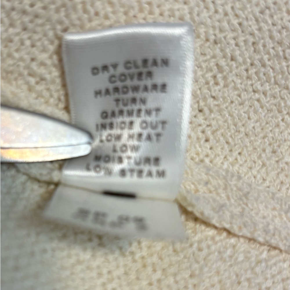 St. John Black Stripe Neck Ivory Knit Sleeveless Top Tank Gold Bar Logo Size 4P - Picture 6 of 8